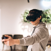在 Quest 上玩 VR 游戏